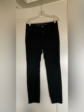 Frayed Hem Black Straight-Leg Jeans — Women